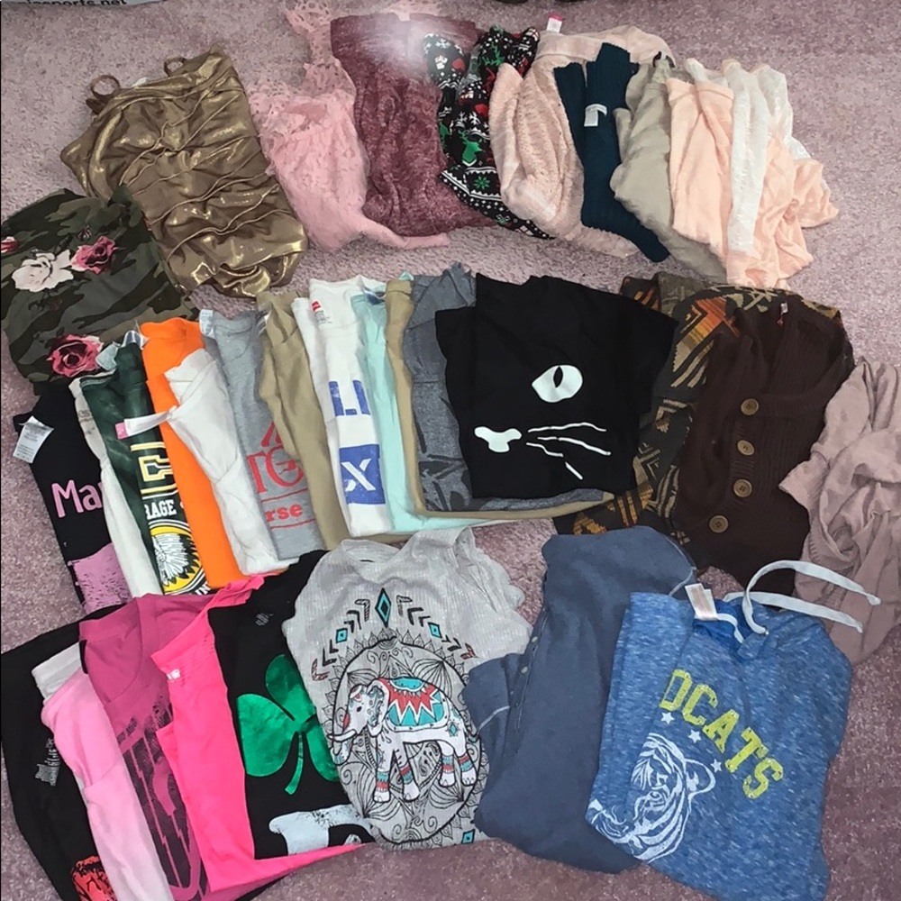 Woman’s XL clothes bundle tops shirts